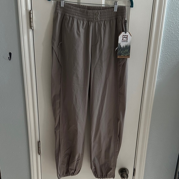 Avalanche Brown Outdoor Joggers Pull On Women’s Small NWT Hiking Casual Camping - Picture 1 of 9